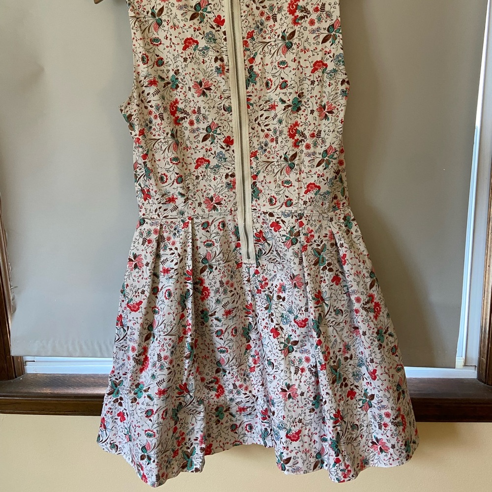 Adorable dress with pockets!